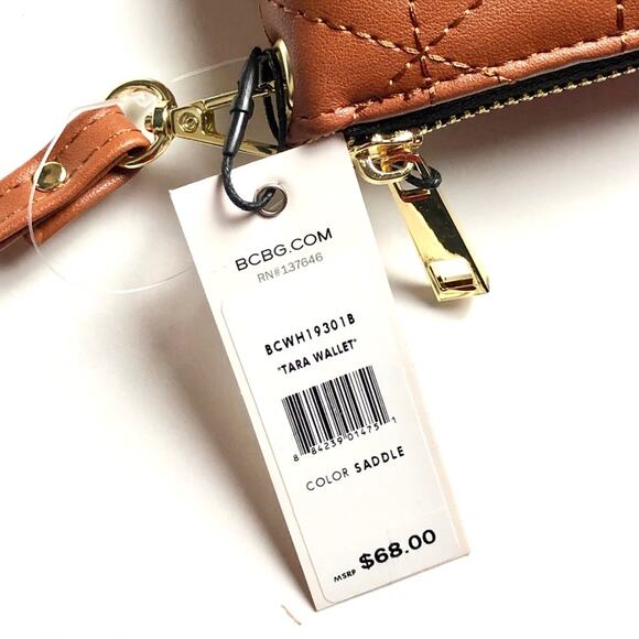 Cute BCBGeneration Tara Quilted Boxed Wristlet - Picture 6 of 10